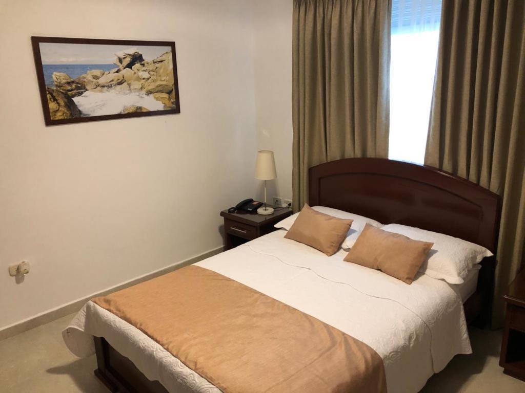 Colon Plaza Hotel Tumaco Buitenkant foto