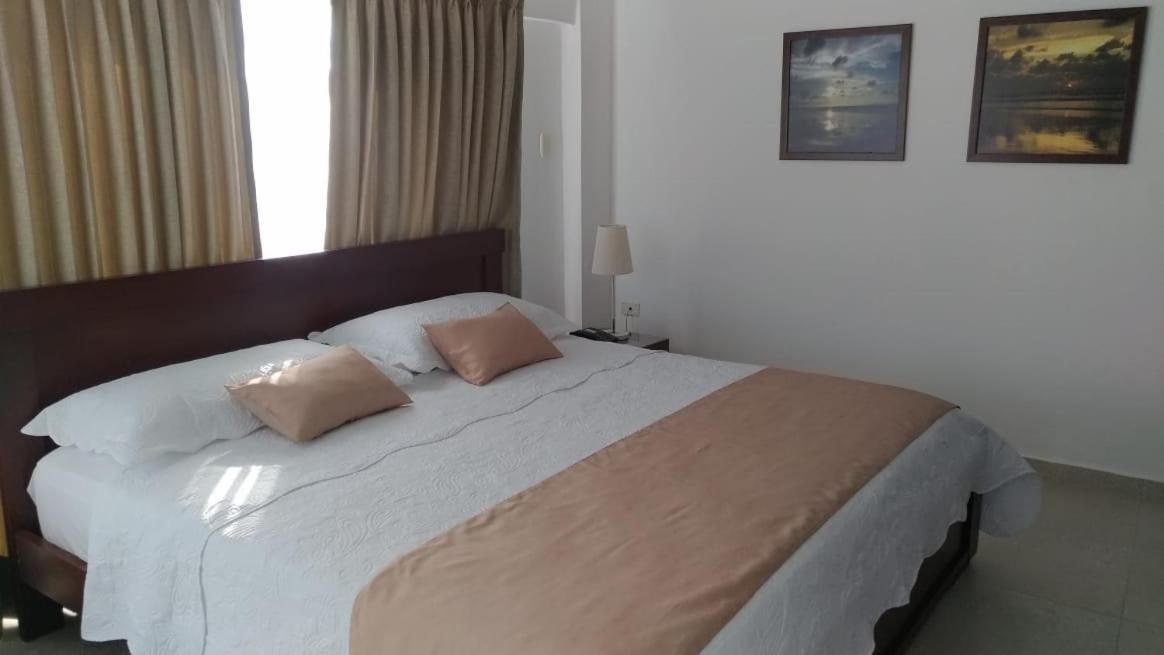 Colon Plaza Hotel Tumaco Buitenkant foto